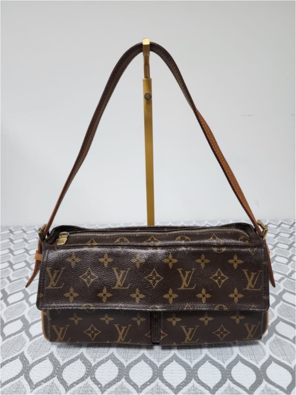Authentic LOUIS VUITTON Monogram Viva-Cite MM Shoulder Bag Brown